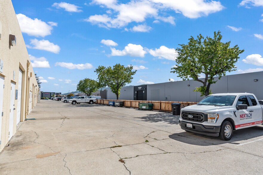 More Photos Of 7083 Commerce Cir, Pleasanton Warehouse For Lease