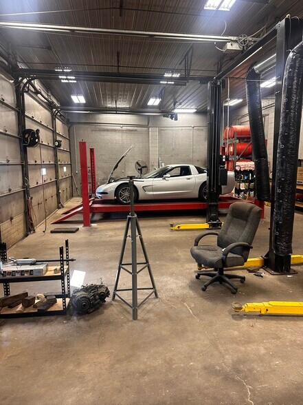 More Photos Of 204 S Union St, Delphi Auto Repair For Lease