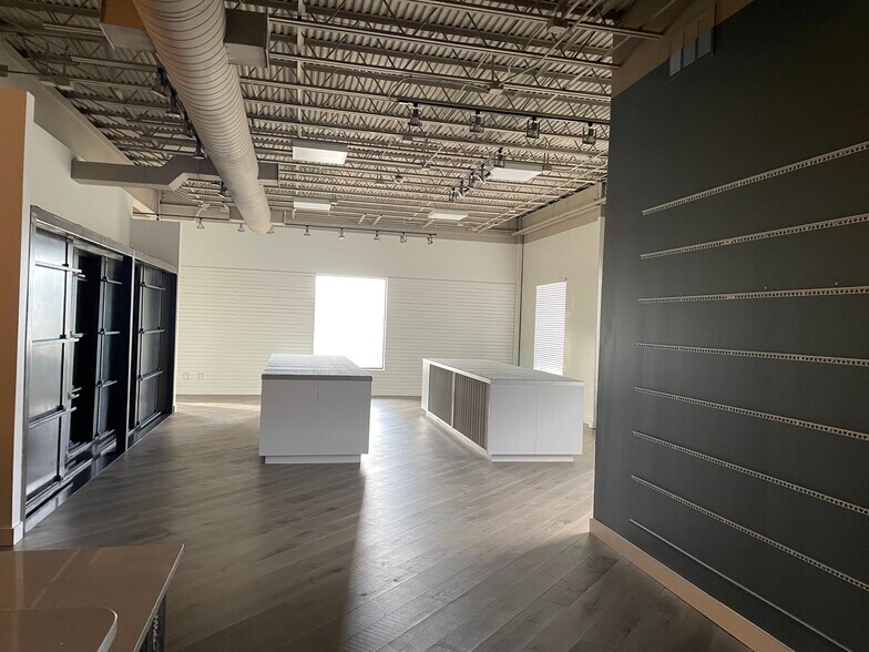 More Photos Of 3841 Ranch Road 620 S, Austin Light Distribution For Lease