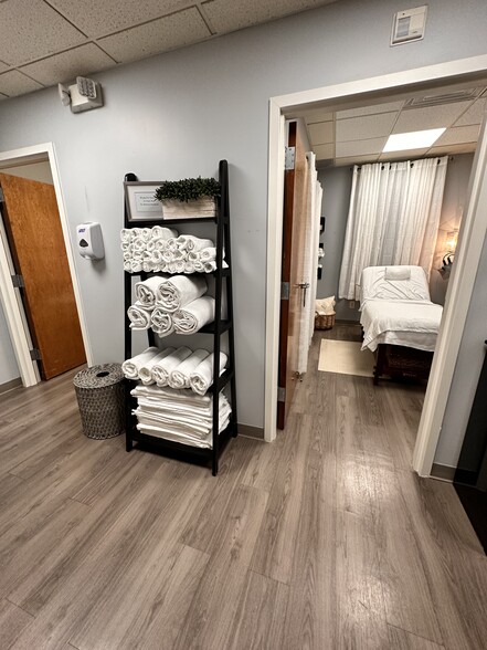 More Photos Of 1810 Erie Blvd E, Syracuse Office For Sale