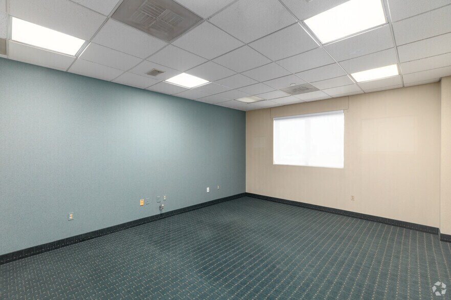 More Photos Of 47 Commerce Dr, Cranbury Light Distribution For Sale