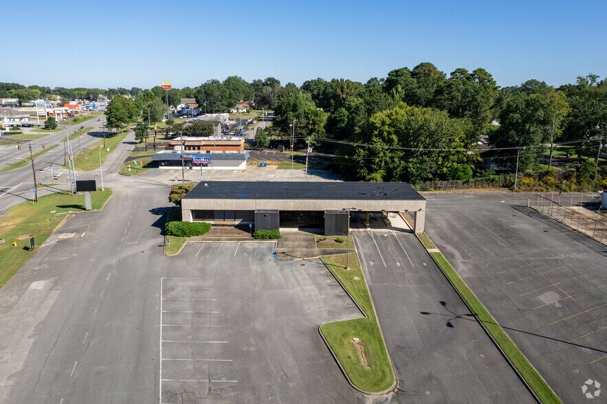 More Photos Of 1001 Decatur Hwy, Gardendale Bank For Lease