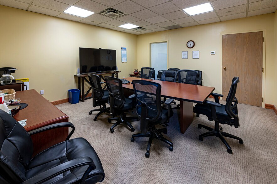 More Photos Of 433 Park Point Dr, Golden Office For Lease