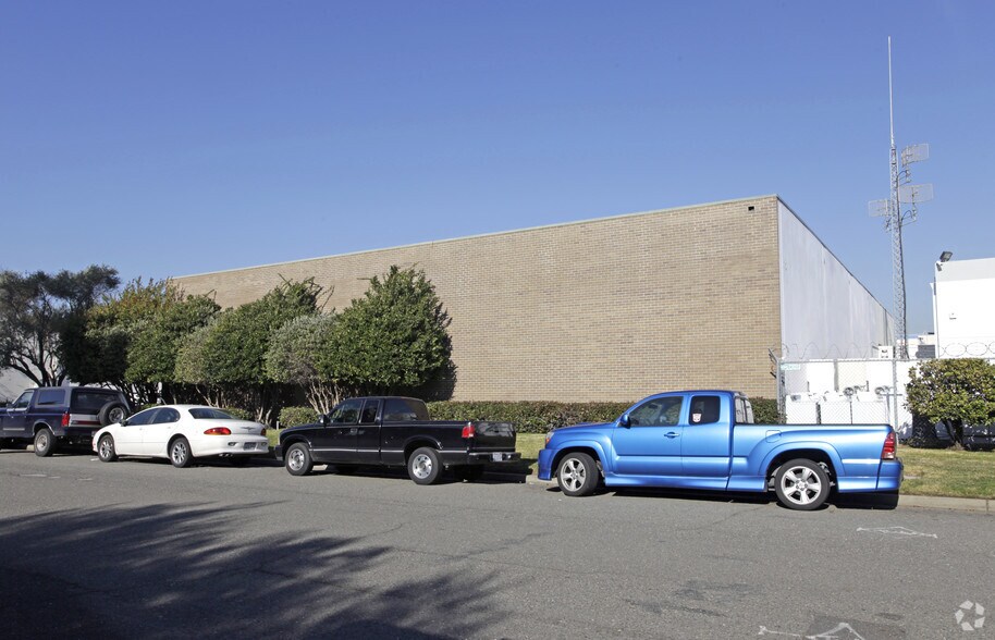 More Photos Of 1999 Alpine Way, Hayward Warehouse For Lease