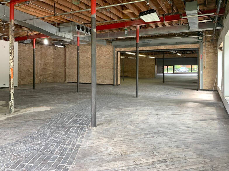 More Photos Of 6834-6868 N Western Ave, Chicago Showroom For Sale