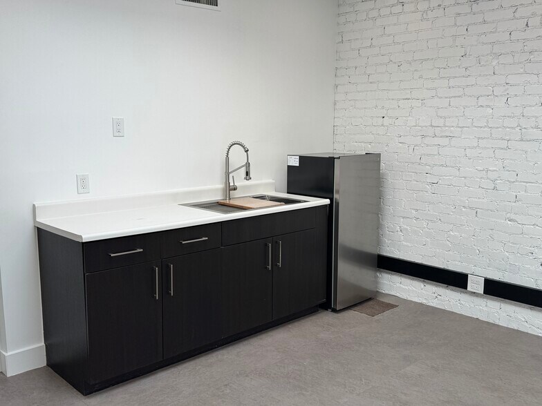 More Photos Of 6601-6613 W Sunset Blvd, Los Angeles Storefront Retail Office For Lease