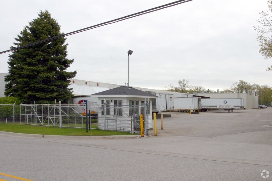 More Photos Of 2800 Estes St, Norton Shores Manufacturing For Sale