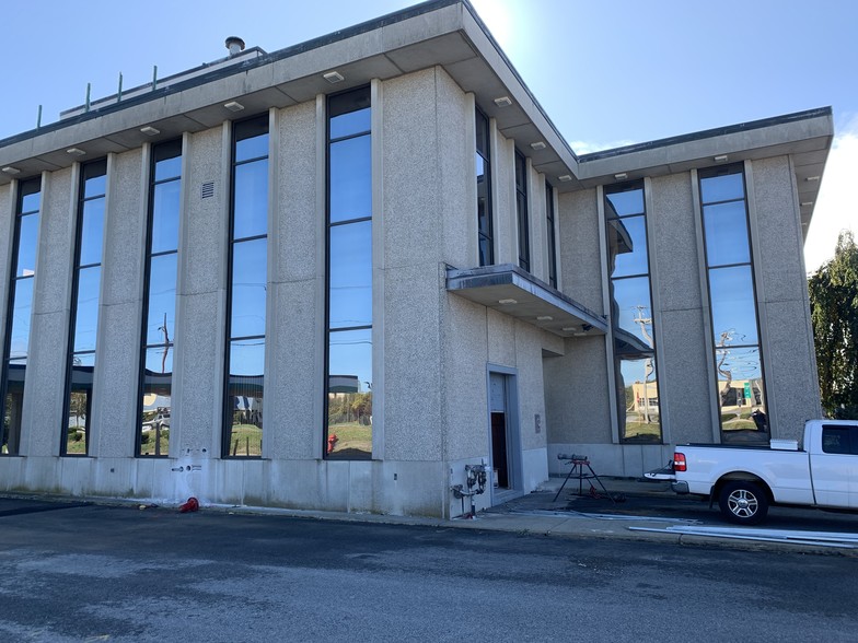 More Photos Of 4 Plaza Way, Fairhaven Bank For Lease