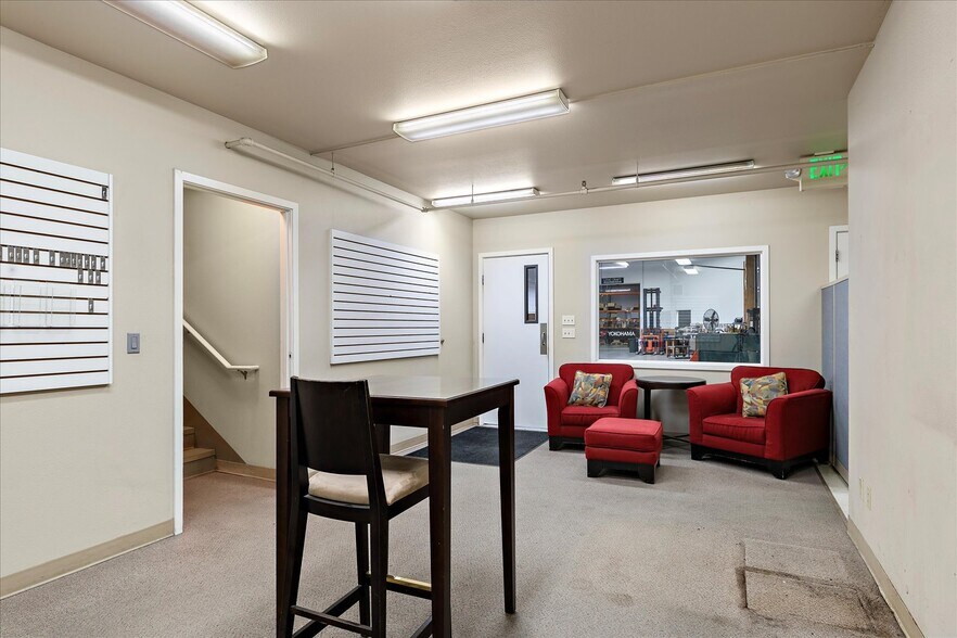 More Photos Of 21021 66th Ave W, Lynnwood Manufacturing For Sale