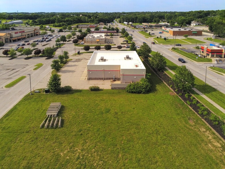 More Photos Of 610 S Commercial St, Harrisonville Freestanding For Lease