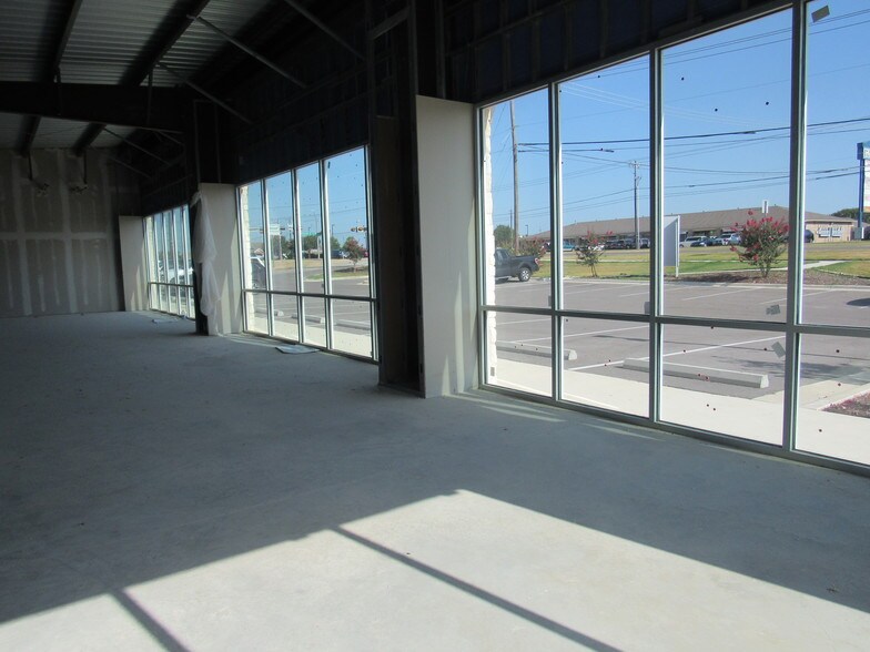 More Photos Of 2102 W Stan Schlueter Loop, Killeen Freestanding For Lease