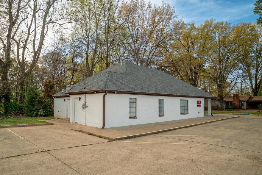 More Photos Of 221 Gay St, Batesville Medical For Sale