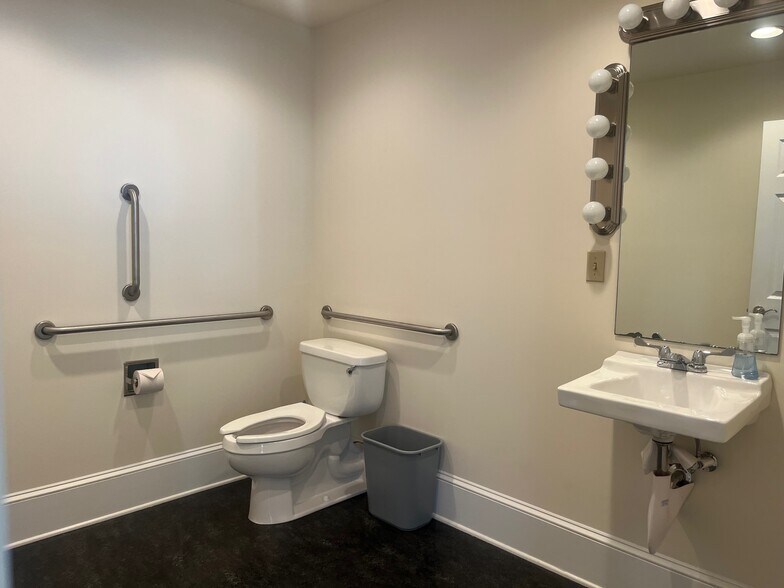 More Photos Of 525 Main St, Stroudsburg Storefront Retail Office For Lease