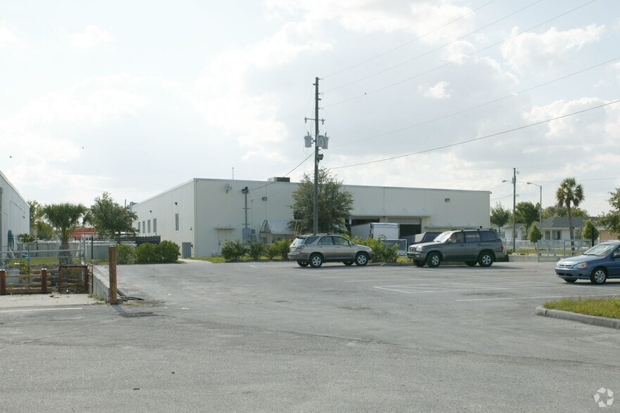 More Photos Of 10810 US Highway 19 N, Pinellas Park Showroom For Sale