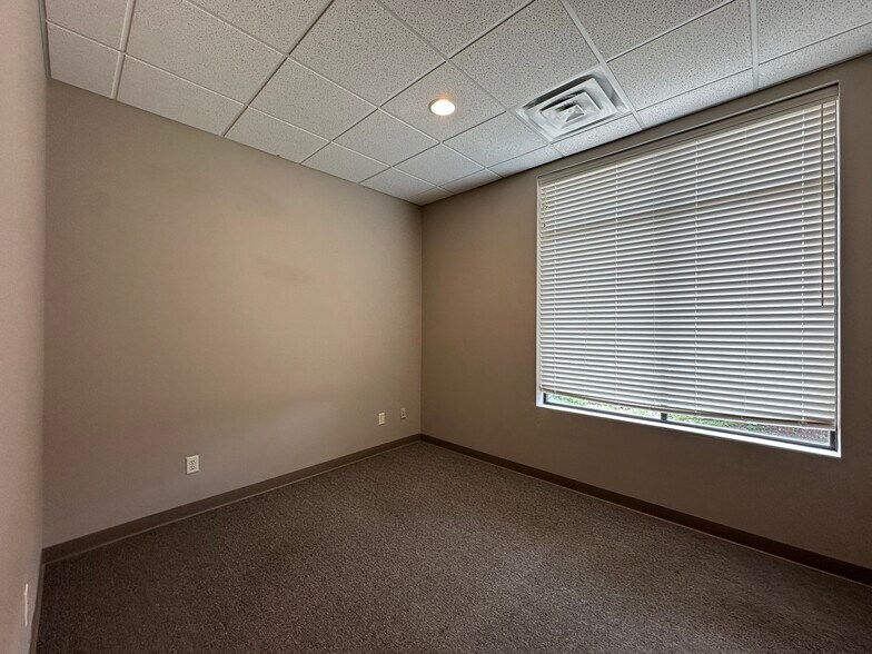 More Photos Of 673 Westbury Dr, Iowa City Storefront Retail Office For Sale