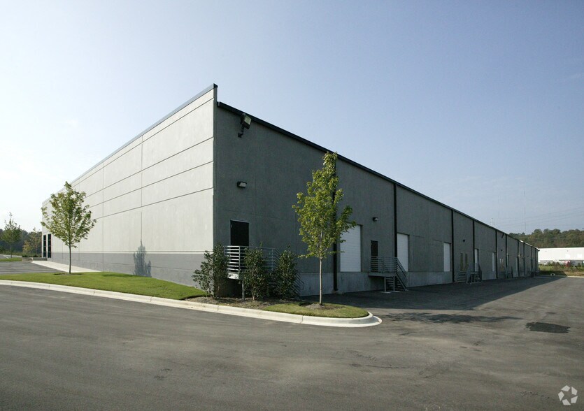 More Photos Of 1030 London Dr, Birmingham Light Distribution For Sale