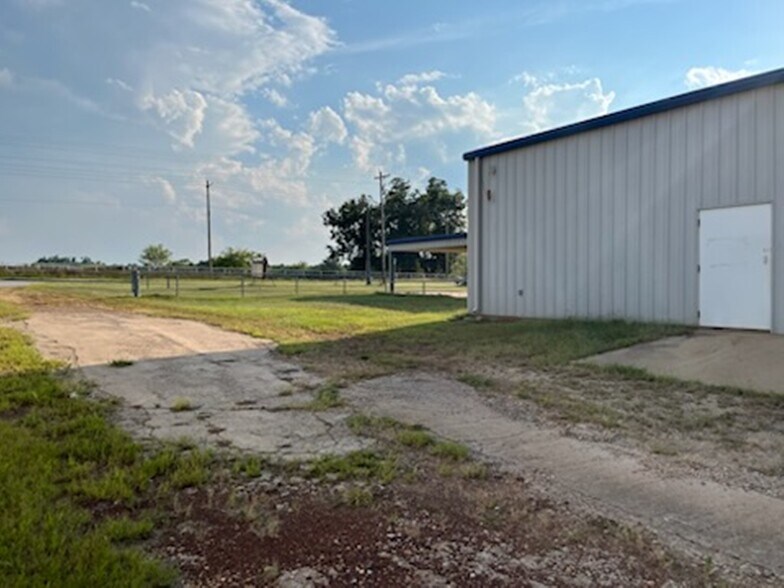 More Photos Of 1205 E Coke Rd, Winnsboro Manufacturing For Sale