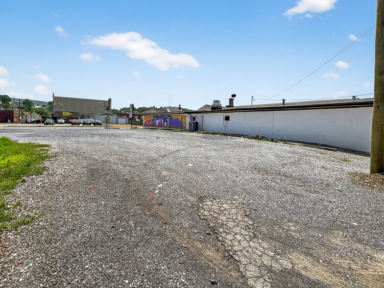 More Photos Of 2206 7th Ave, Altoona Restaurant For Sale