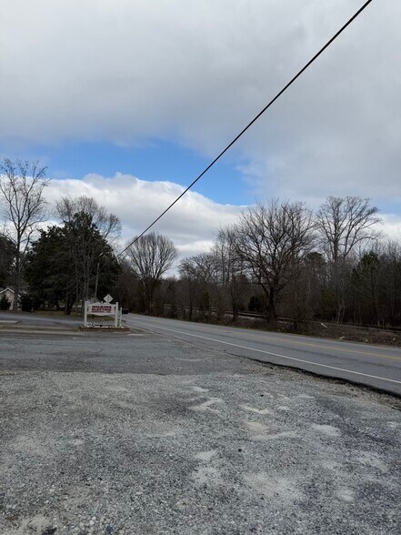 More Photos Of 2719 Huff Dr, Lawrenceville Office For Lease