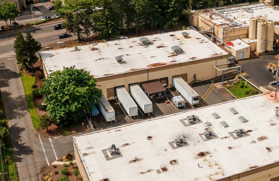 More Photos Of 9735 SW 97th Ave, Tualatin Warehouse For Lease