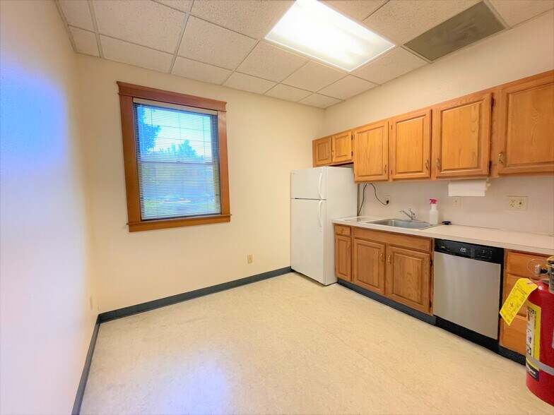 More Photos Of 18660 Sw Boones Ferry Rd, Tualatin Office For Lease