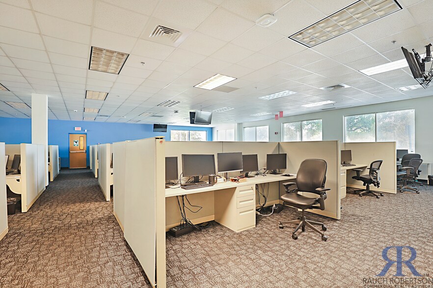 More Photos Of 300 NW Peacock Blvd, Port Saint Lucie Office For Sale