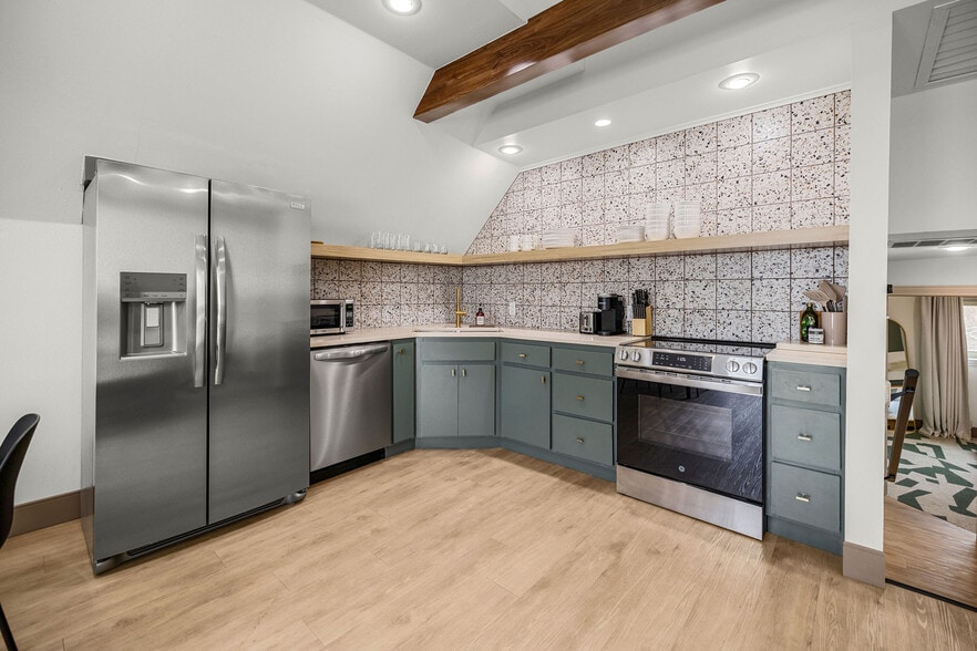 More Photos Of 14733 Dutchmans Dr, Rogers Hotel For Sale