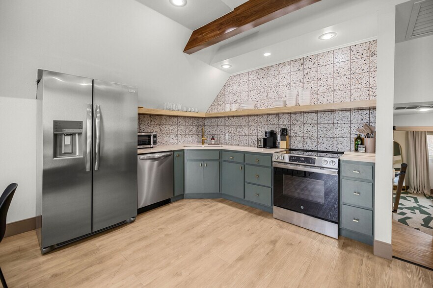 More Photos Of 14733 Dutchmans Dr, Rogers Hotel For Sale