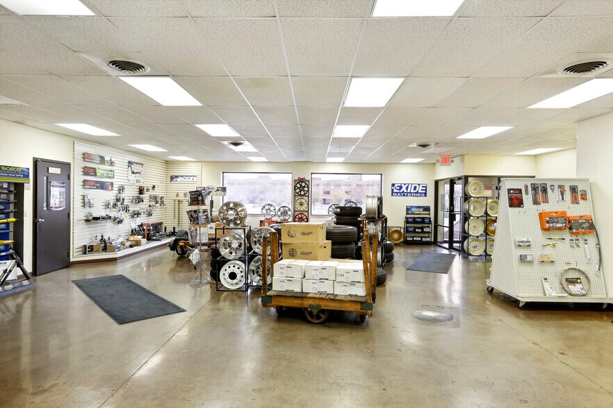 More Photos Of 2500 NE Kennedy St, Minneapolis Warehouse For Sale