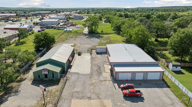 More Photos Of 104 N Lombard Ln, Skiatook Flex For Sale