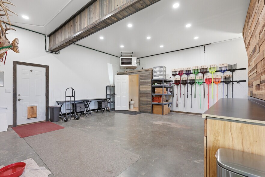 More Photos Of 11700 Sturgis Rd, Summerset Warehouse For Sale