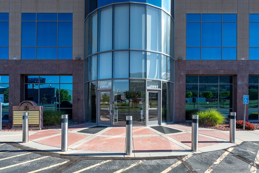 More Photos Of 13961 S Minuteman Dr, Draper Office For Lease