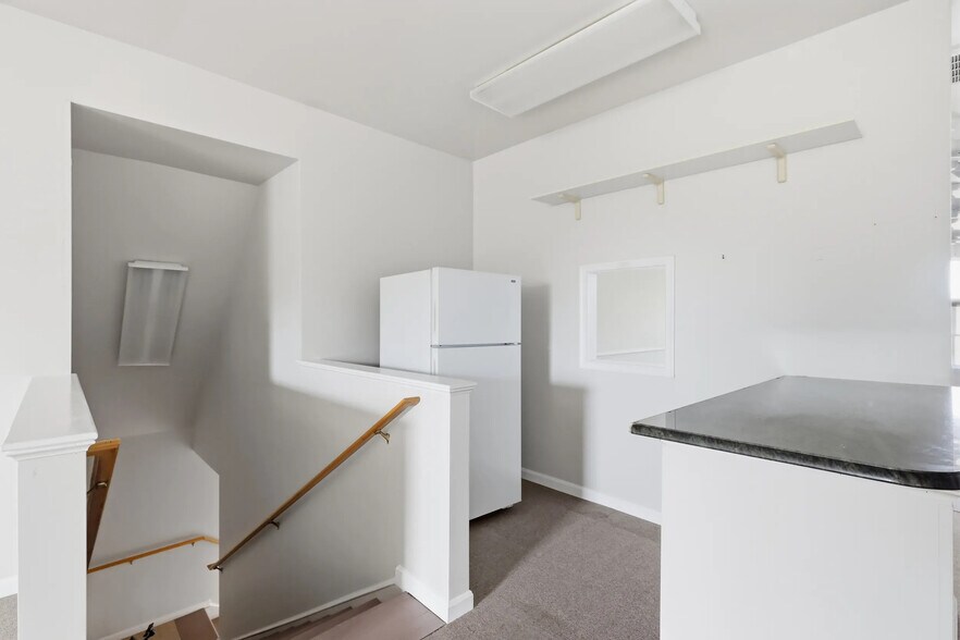 More Photos Of 4 N Berlin Pike, Lovettsville Light Distribution For Lease