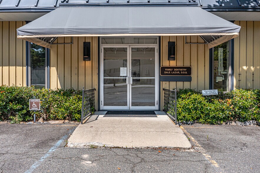 More Photos Of 279 N Main St, Kilmarnock General Retail For Sale