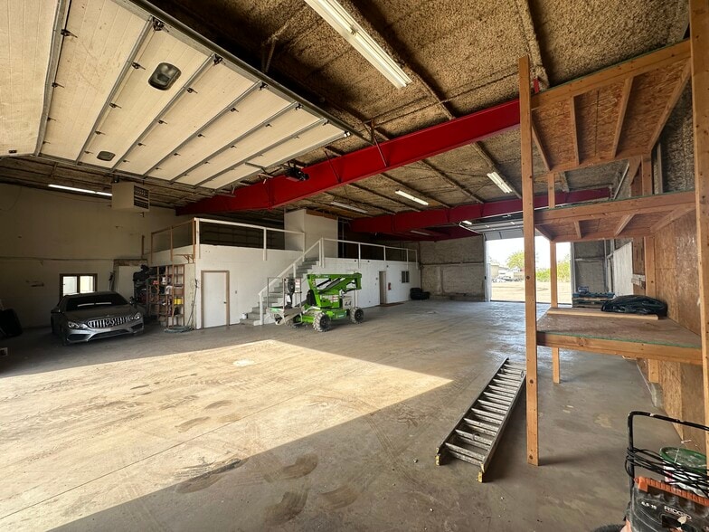 More Photos Of 20604 Burl Ct, Joliet Manufacturing For Sale