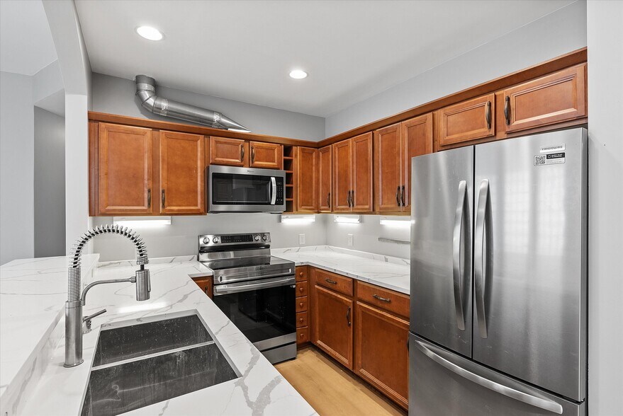 More Photos Of 2600-2604 N Booth St, Milwaukee Storefront Retail Residential For Sale