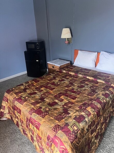 More Photos Of 281 Highway 11 and 80, Meridian Hotel For Sale