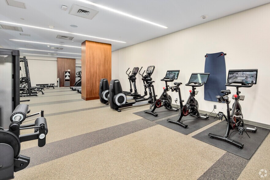 More Photos Of 4500 East West Hwy, Bethesda Office For Lease