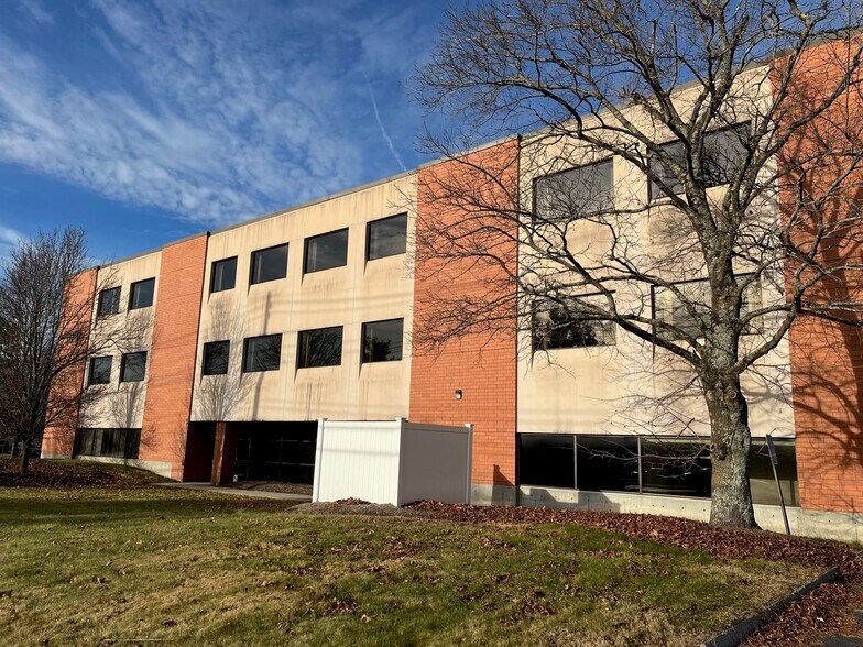 More Photos Of 106 E Main St, Westborough Medical For Lease