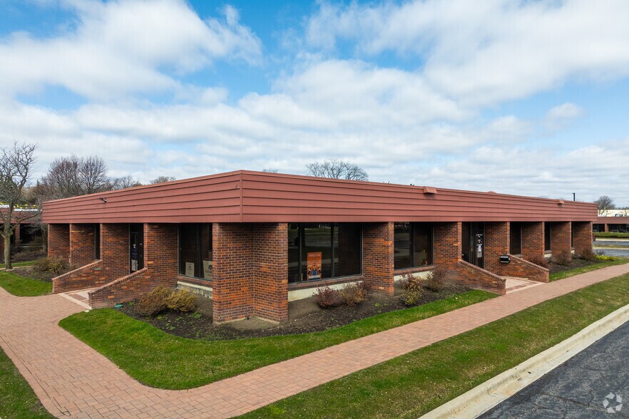 More Photos Of 411 E Business Center Dr, Mount Prospect Office For Lease