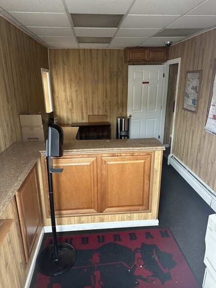 More Photos Of 879 W Jericho Tpke, Smithtown Distribution For Lease