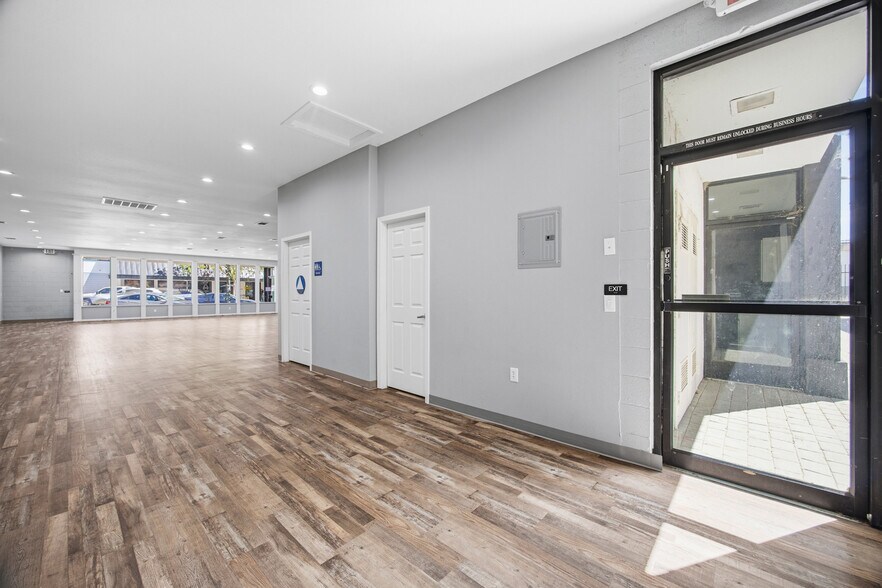 More Photos Of 145-147 N K St, Tulare Office For Sale