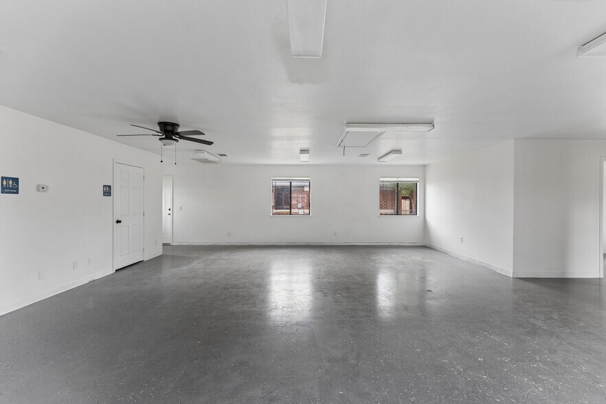 More Photos Of 1020 Guadalupe St, Lockhart Office For Sale