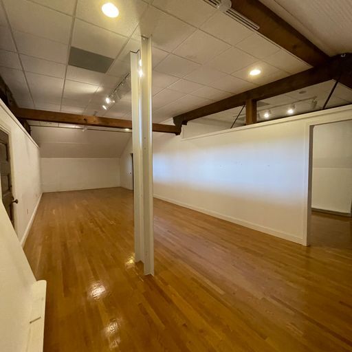 More Photos Of 40 W Piccadilly St, Winchester Freestanding For Sale