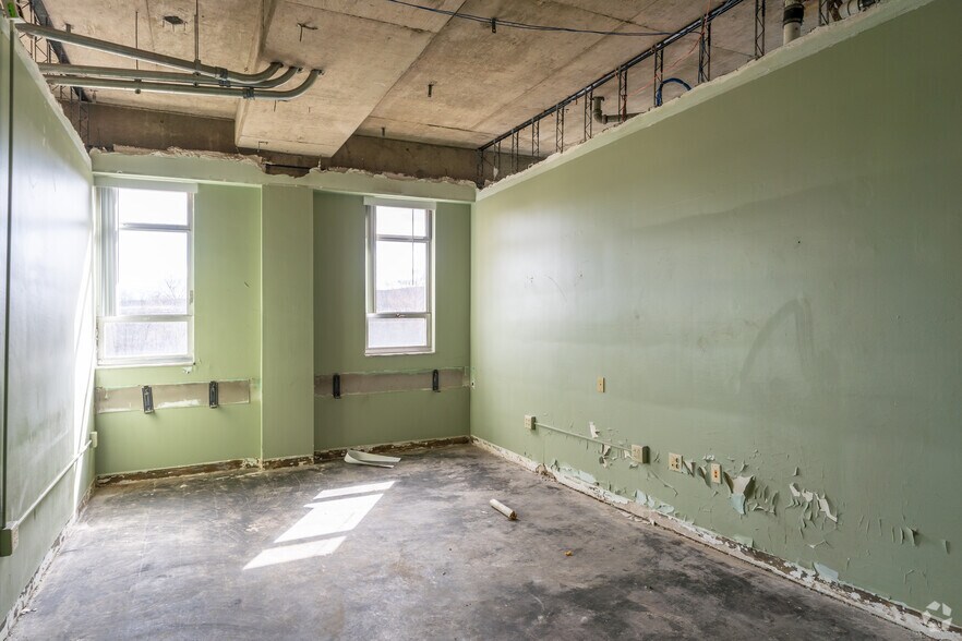 More Photos Of 101 Broad St, Ashland Hospital For Sale