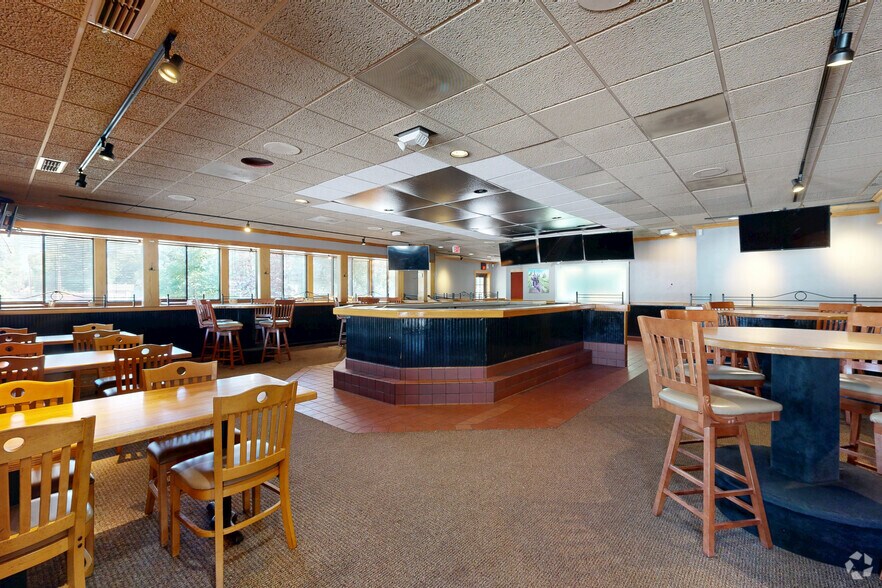 More Photos Of 2621 5th Ave, Scottsbluff General Retail For Sale