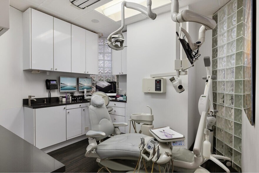 More Photos Of 55-57 Central Park W, New York Multifamily For Sale