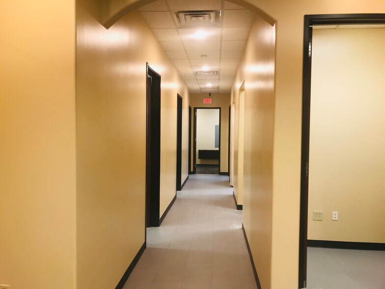 More Photos Of 13107-13141 W Lake Houston Pky, Houston Unknown For Lease