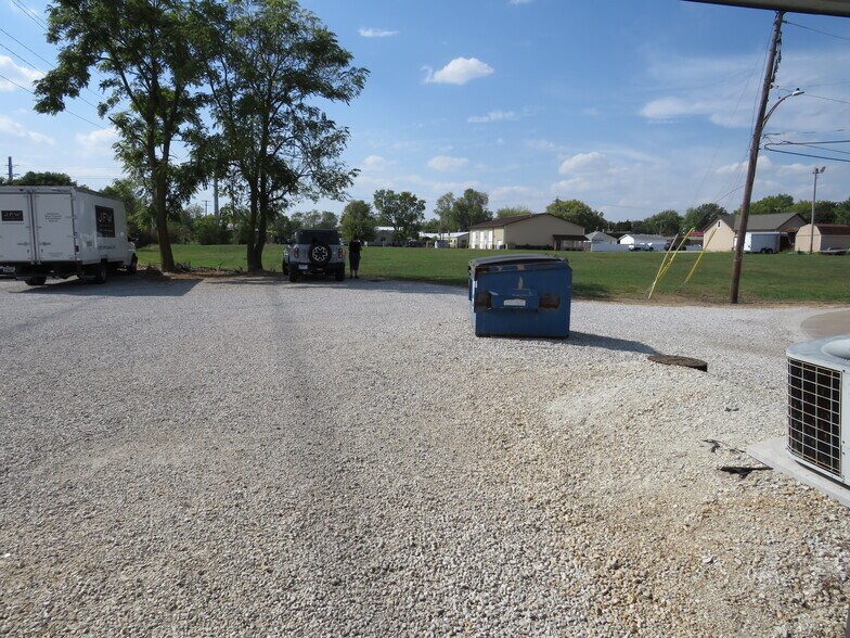 More Photos Of 300 W Joliet St, Ottawa Industrial For Sale