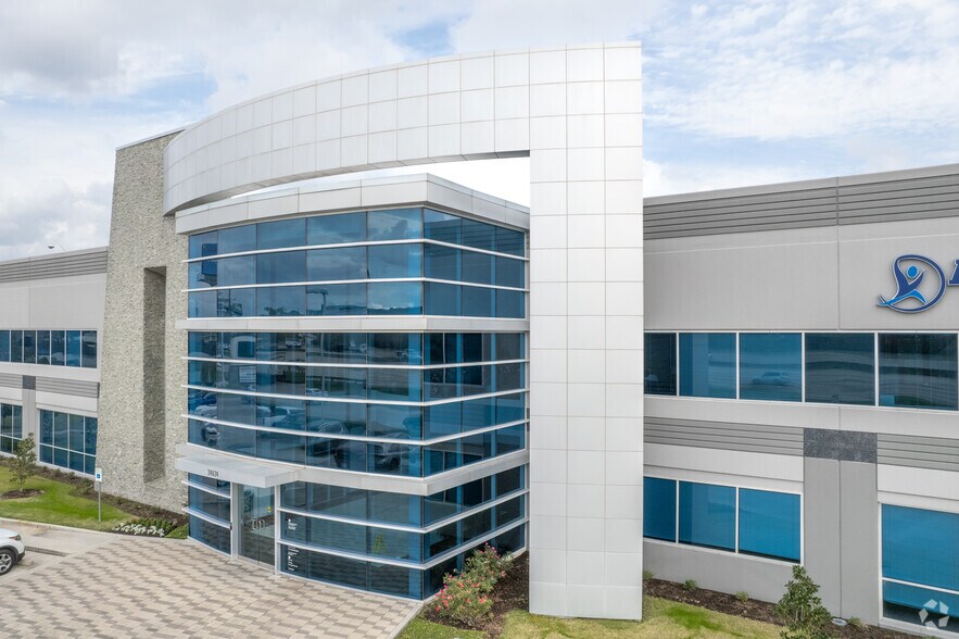 More Photos Of 24624 Interstate 45, Spring Coworking Space